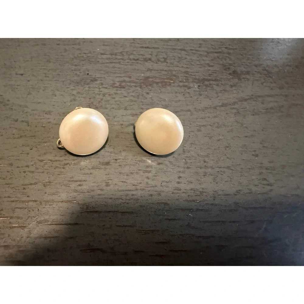 Vintage Faux Pearl Button Clip On Earrings Gold Tone Cream Round Classic Jewelry